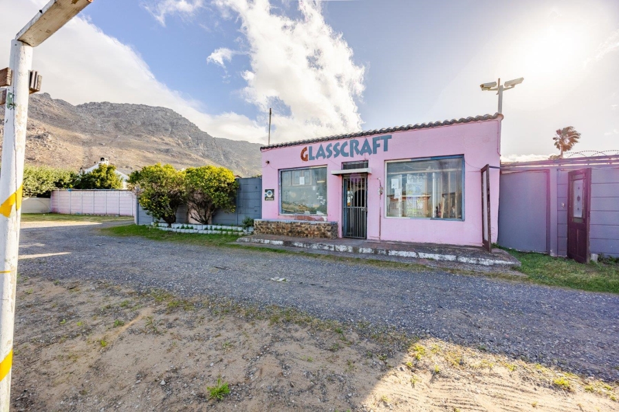 3 Bedroom Property for Sale in Lakeside Western Cape